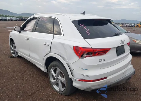 2021 Audi Q3 Premium 40 Tfsi Quattro Tiptronic z USA, uszkodzony, nr VIN WA1AUCF38M1064616